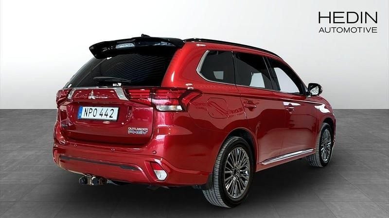 Begagnad Mitsubishi Outlander 177 HK (130 kW) 2018 Röd SUV