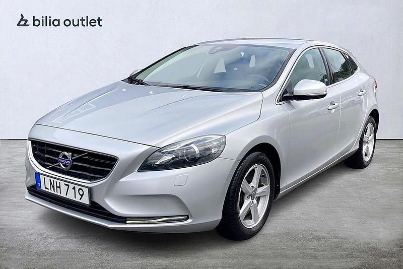 Silver Begagnad 2014 Volvo V40 Momentum Kombi | 139 900 kr (Marknadspris) - Bild 1/3
