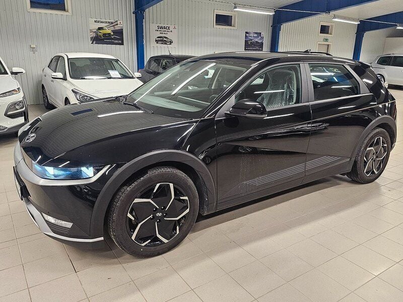 Svart Begagnad 2021 Hyundai Ioniq 5 Essential SUV | 369 000 kr (Marknadspris) - Bild 1/4