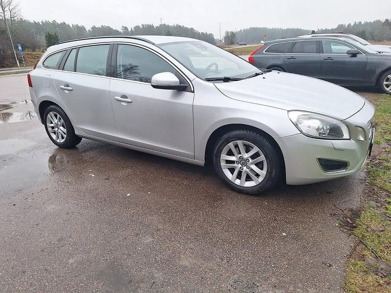 Begagnad 2013 Volvo V60 Kombi | 84 900 kr (Bra pris) - Bild 1/4