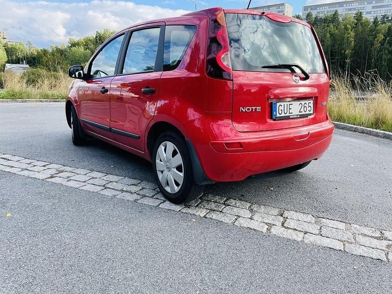 Röd Begagnad 2010 Nissan Note Minibuss | 40 000 kr (Bra pris) - Bild 1/4
