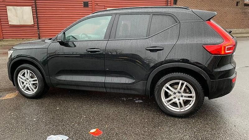 Begagnad Volvo XC40 R-Design 163 HK (119 kW) 2021 Svart SUV