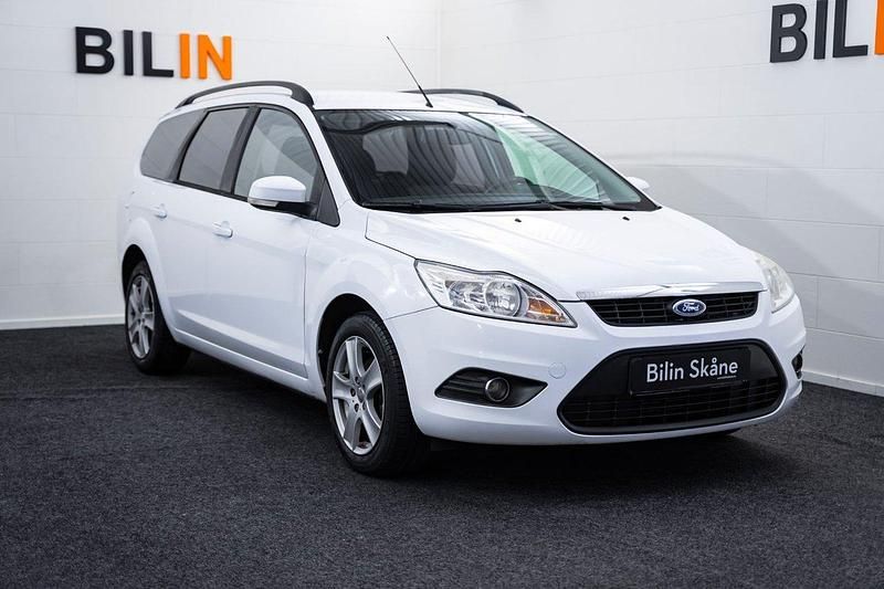 Vit Begagnad 2010 Ford Focus Platinum Kombi | 44 900 kr (Lite dyr) - Bild 1/4