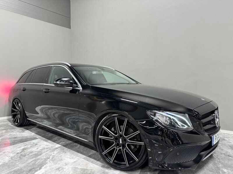 Svart Begagnad 2017 Mercedes E220 Kombi | 169 900 kr (Marknadspris) - Bild 1/2