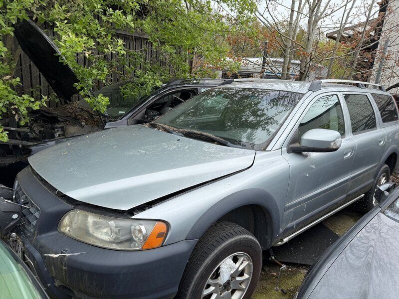 Silver Begagnad 2006 Volvo XC70 Momentum SUV | 10 000 kr (Superpris) - Bild 1/1