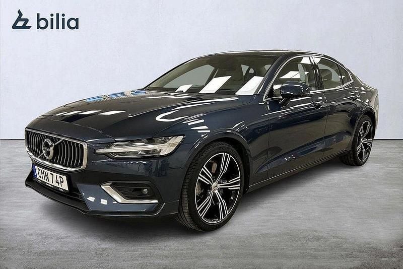 Mörkblå Begagnad 2019 Volvo S60 Inscription Sedan | 319 900 kr (Marknadspris) - Bild 1/3
