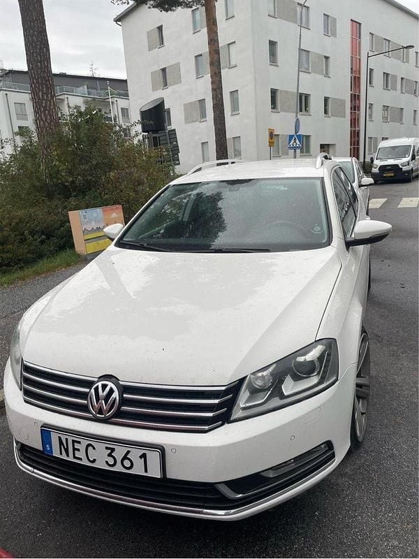 Vit Begagnad 2013 VW Passat GT Kombi | 70 000 kr (Bra pris) - Bild 1/4