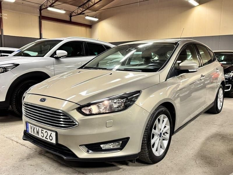 Begagnad Ford Focus Titanium 125 HK (91 kW) 2016 Grå Halvkombi