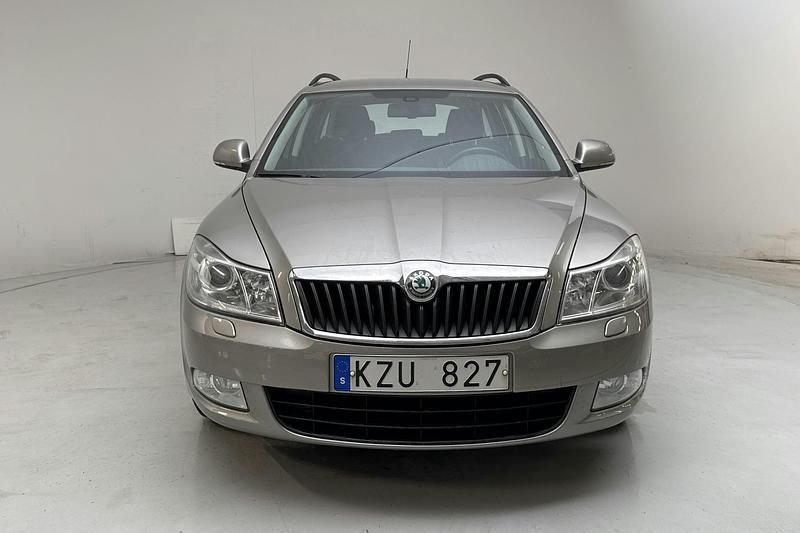 Begagnad Skoda Octavia 105 HK (77 kW) 2011 Ljusbrun Kombi