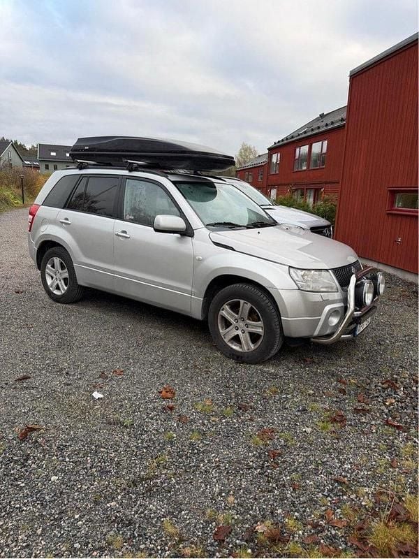 Silver Begagnad 2006 Suzuki Grand Vitara SUV | 62 500 kr (Bra pris) - Bild 1/4