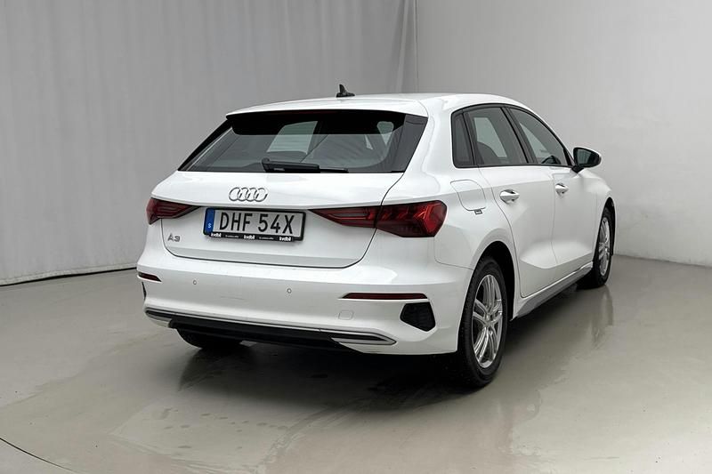 Begagnad Audi A3 Advanced Plus 150 HK (110 kW) 2021 Vit Sedan