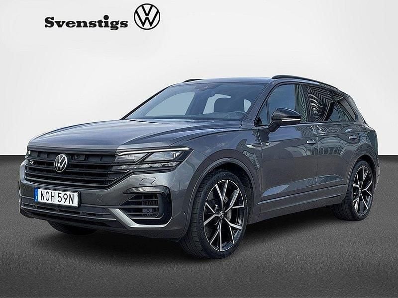 Grå Begagnad 2023 VW Touareg R-line SUV | 594 500 kr (Superpris) - Bild 1/4