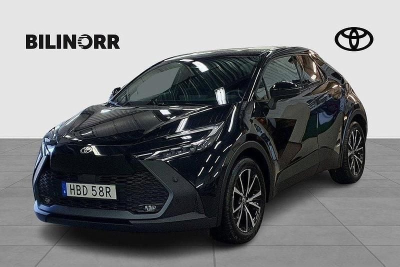 Svart Ny 2024 Toyota C-HR Style SUV | 419 900 kr (Marknadspris) - Bild 1/4