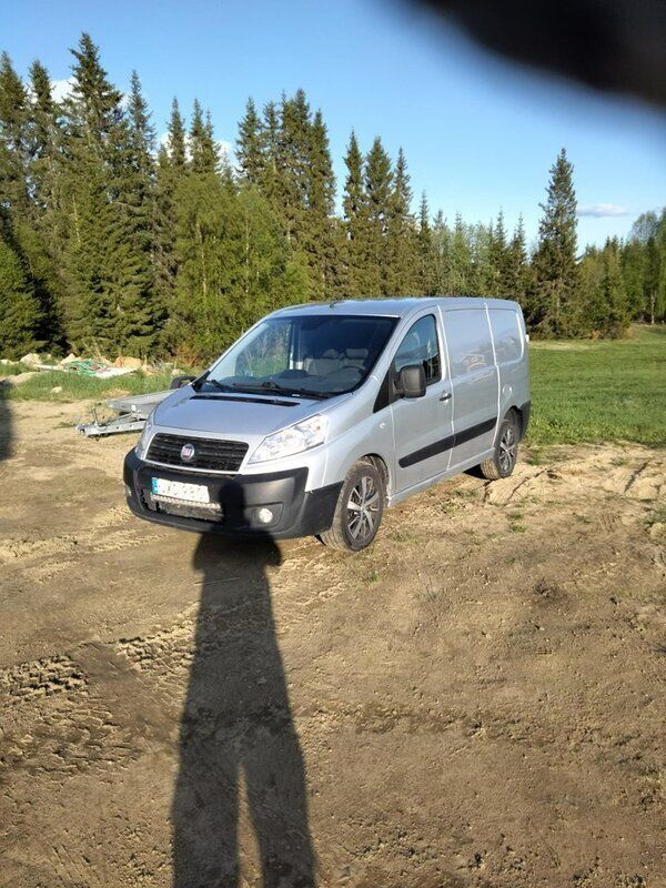 Grå Begagnad 2016 Fiat Scudo Minibuss | 40 000 kr (Superpris) - Bild 1/4