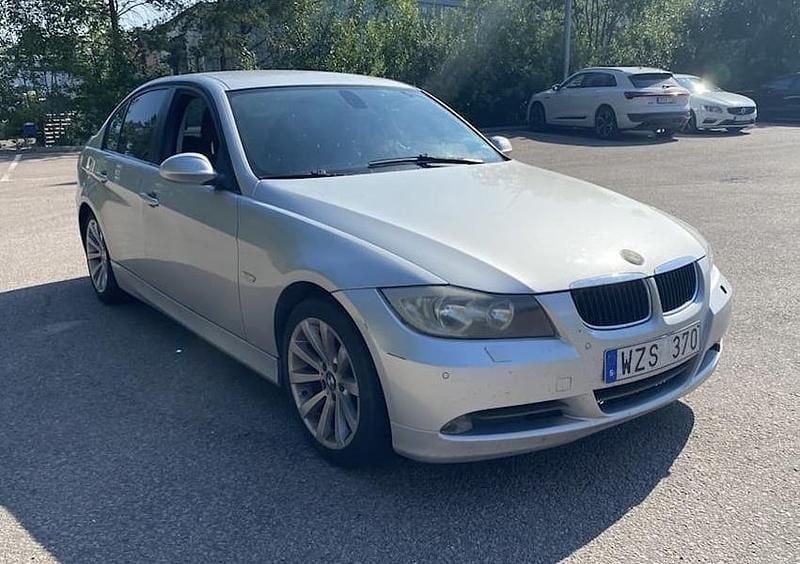 Grå Begagnad 2006 BMW 320 Advantage Sedan | 25 000 kr (Superpris) - Bild 1/4