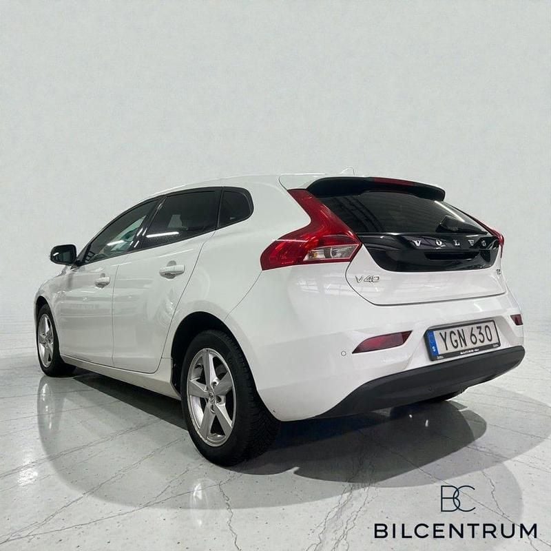 Begagnad Volvo V40 122 HK (89 kW) 2017 Vit Halvkombi