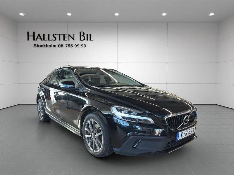 Begagnad Volvo V40 CC Momentum 150 HK (110 kW) 2018 Svart Kombi