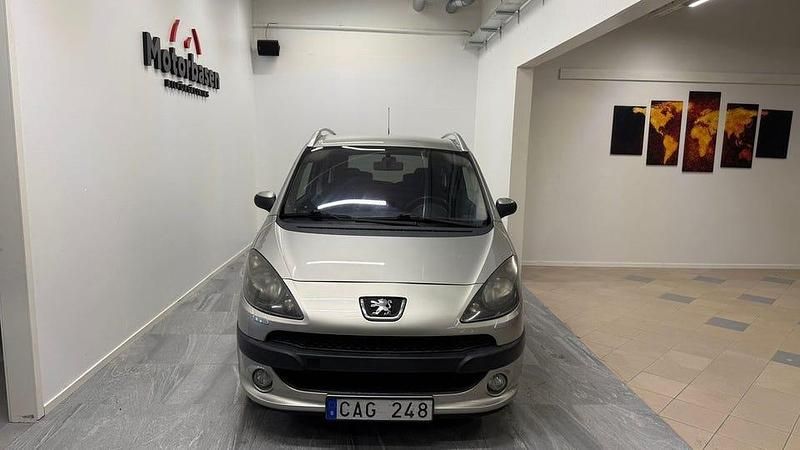 Begagnad Peugeot 1007 Sport 109 HK (80 kW) 2005 Silver Minibuss