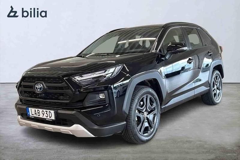 Svart Begagnad 2024 Toyota RAV4 Hybrid SUV | 479 900 kr (Lite dyr) - Bild 1/1