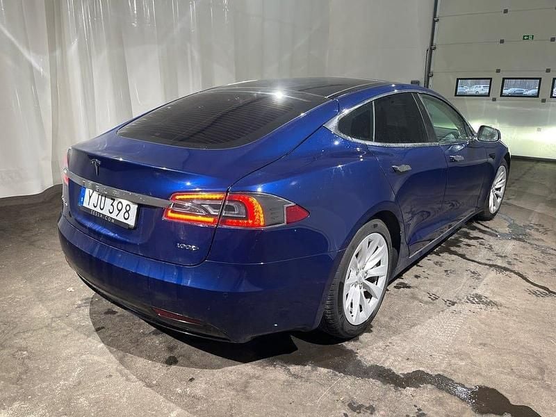 Blå Begagnad 2018 Tesla Model S Halvkombi | 219 900 kr (Bra pris) - Bild 1/4