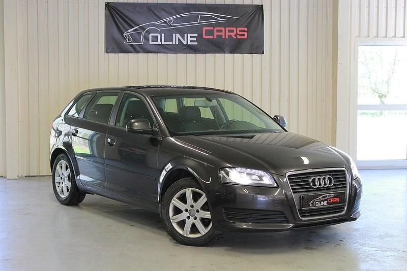 Grå Begagnad 2009 Audi A3 Sportback Attraction Halvkombi | 59 900 kr (Marknadspris) - Bild 1/4