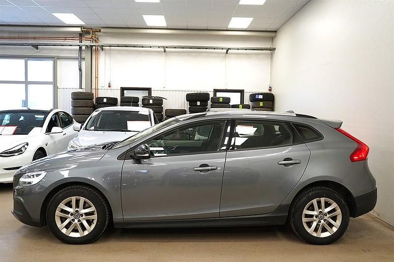 Begagnad Volvo V40 150 HK (110 kW) 2018 Grå Halvkombi