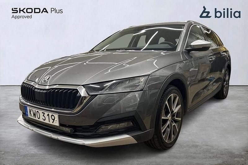 Grå Begagnad 2023 Skoda Octavia Scout Kombi | 289 500 kr (Marknadspris) - Bild 1/4