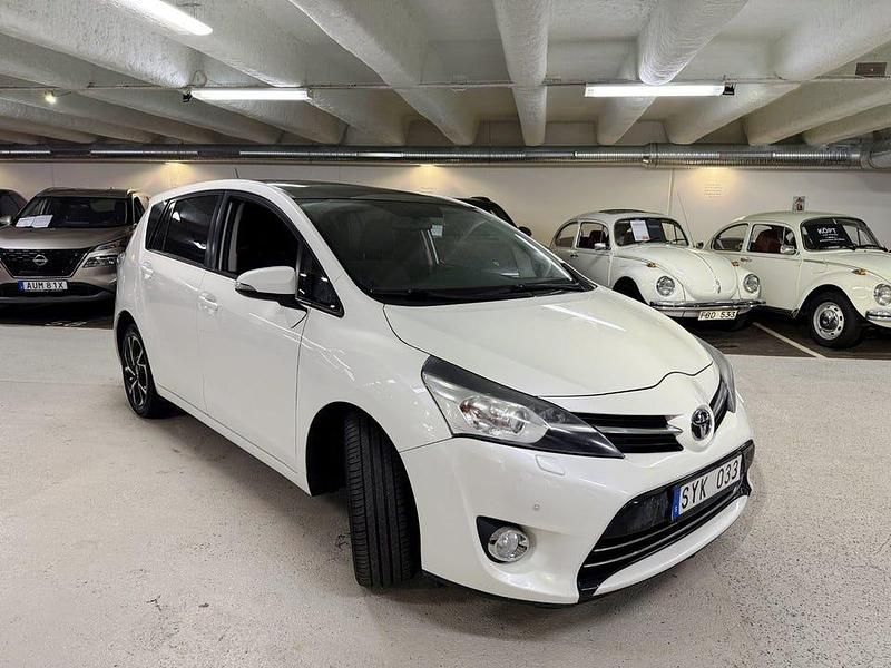 Begagnad Toyota Verso 150 HK (110 kW) 2013 Vit Minibuss