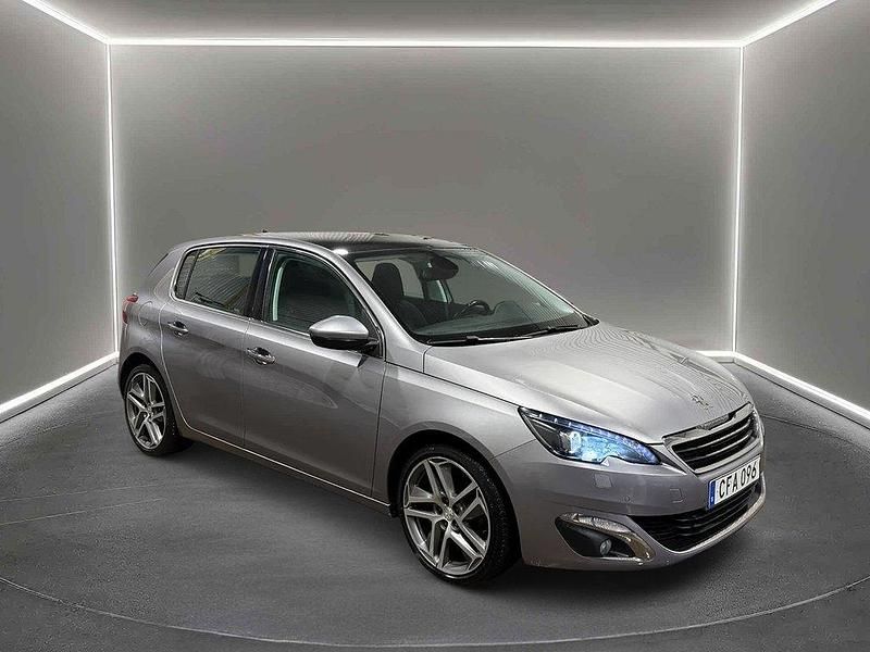 Grå Begagnad 2014 Peugeot 308 Allure Halvkombi | 84 900 kr (Marknadspris) - Bild 1/4