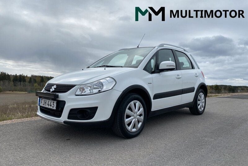 Vit Begagnad 2013 Suzuki SX4 Halvkombi | 69 900 kr (Marknadspris) - Bild 1/4