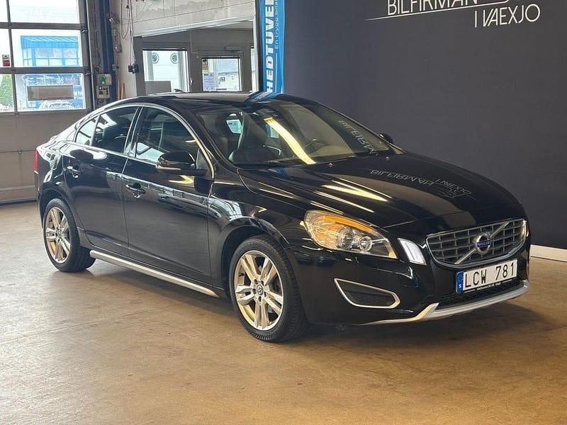 Svart Begagnad 2010 Volvo S60 Momentum Sedan | 93 000 kr (Marknadspris) - Bild 1/4