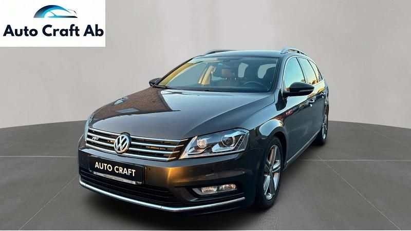 Mörkbrun Begagnad 2013 VW Passat R-line Kombi | 104 900 kr (Marknadspris) - Bild 1/3