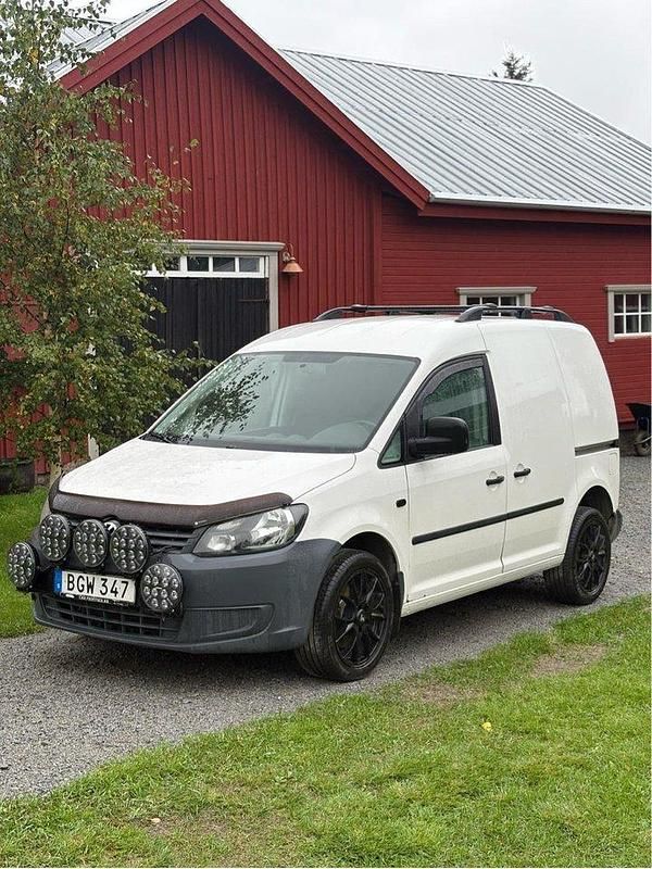Vit Begagnad 2015 VW Caddy Minibuss | 96 000 kr (Bra pris) - Bild 1/4