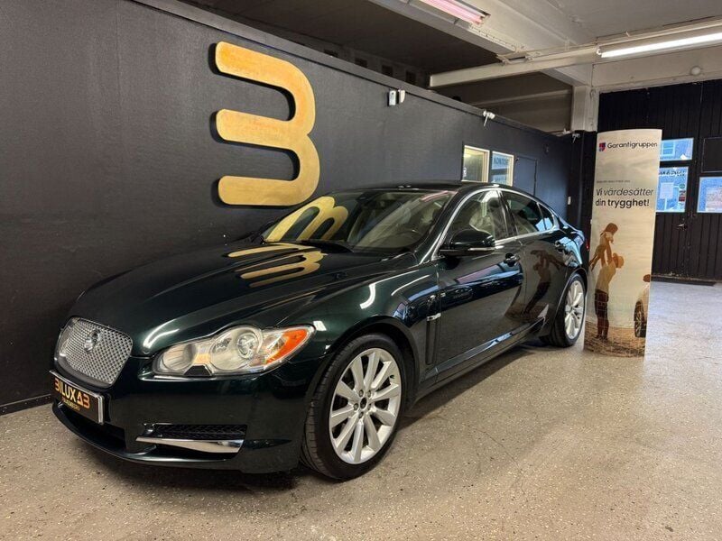 Mörkgrön (grön) Begagnad 2010 Jaguar XF Sedan | 129 900 kr (Marknadspris) - Bild 1/4