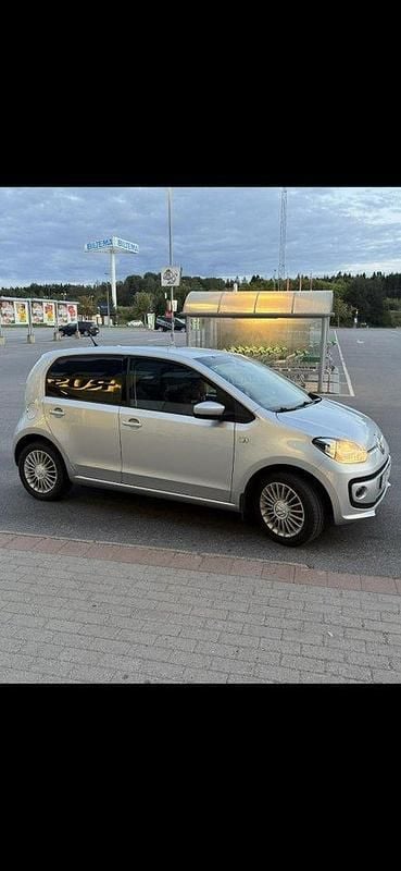 Silver Begagnad 2016 VW up! Halvkombi | 64 000 kr (Marknadspris) - Bild 1/4