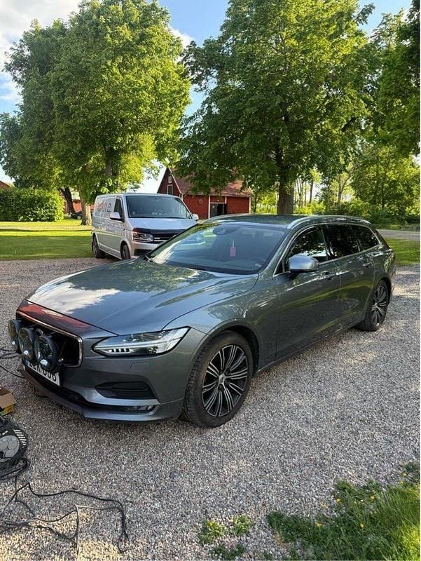 Grå Begagnad 2018 Volvo V90 Momentum Kombi | 217 900 kr (Superpris) - Bild 1/4