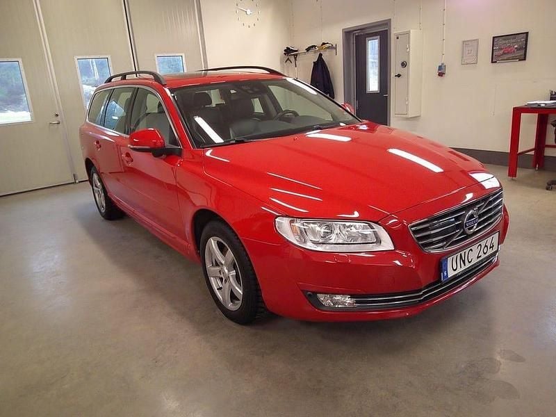 Begagnad Volvo V70 Momentum 150 HK (110 kW) 2016 Röd Kombi