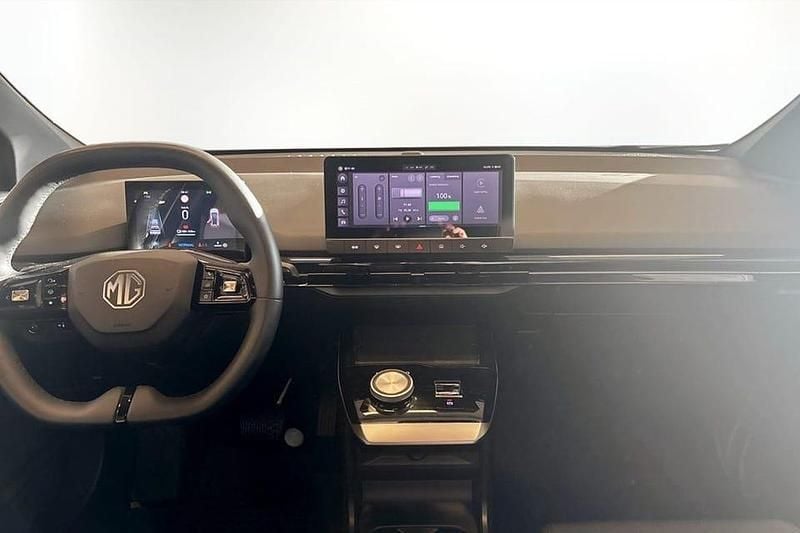 Begagnad MG MG4 EV 125 kW (171 HK) 2023 Grå Halvkombi