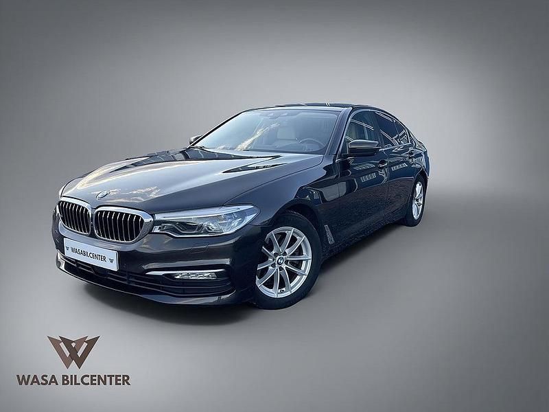 Brun Begagnad 2017 BMW 520 Sedan | 269 000 kr (Dyr) - Bild 1/4