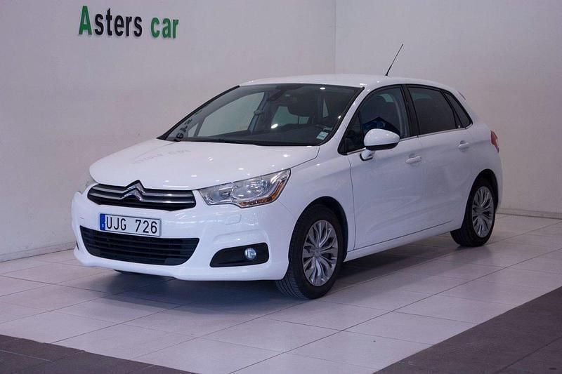 Vit Begagnad 2011 Citroën C4 Halvkombi | 54 900 kr (Marknadspris) - Bild 1/4
