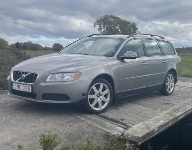 Grön Begagnad 2008 Volvo V70 Kinetic Kombi | 29 000 kr (Dyr) - Bild 1/4