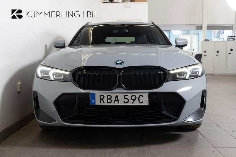 Begagnad BMW 330 M Sport 295 HK (216 kW) 2024 M brooklyn grey metallic Kombi