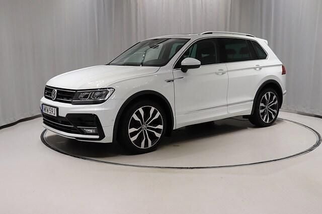 Vit Begagnad 2019 VW Tiguan R-line SUV | 239 900 kr (Marknadspris) - Bild 1/4