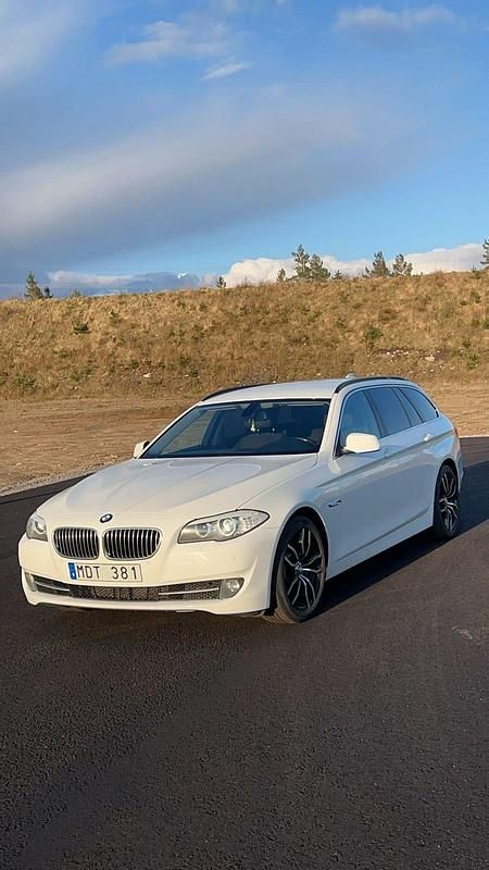 Begagnad 2012 BMW 520 Kombi | 74 900 kr (Bra pris) - Bild 1/4