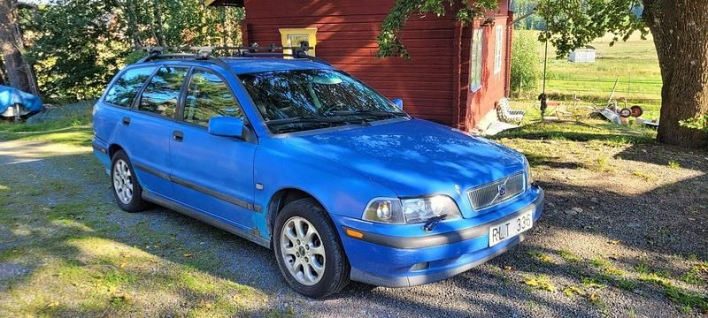 Blå Begagnad 2000 Volvo V40 Kombi | 6 500 kr - Bild 1/4