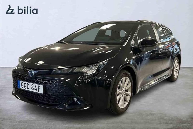 Svart Begagnad 2025 Toyota Corolla Kombi | 309 800 kr (Marknadspris) - Bild 1/1