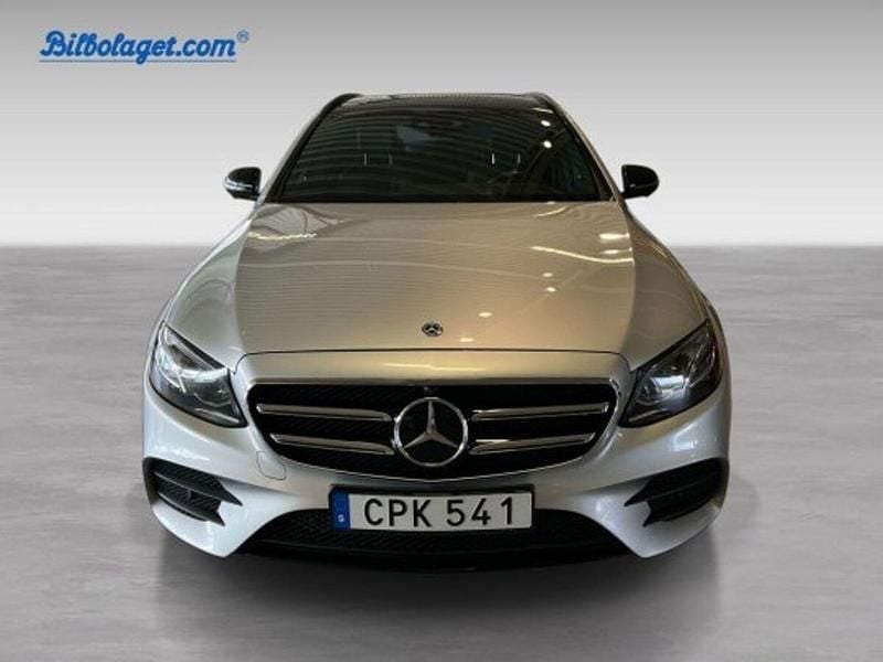 Silver Begagnad 2018 Mercedes E220 AMG Kombi | 269 900 kr (Marknadspris) - Bild 1/4