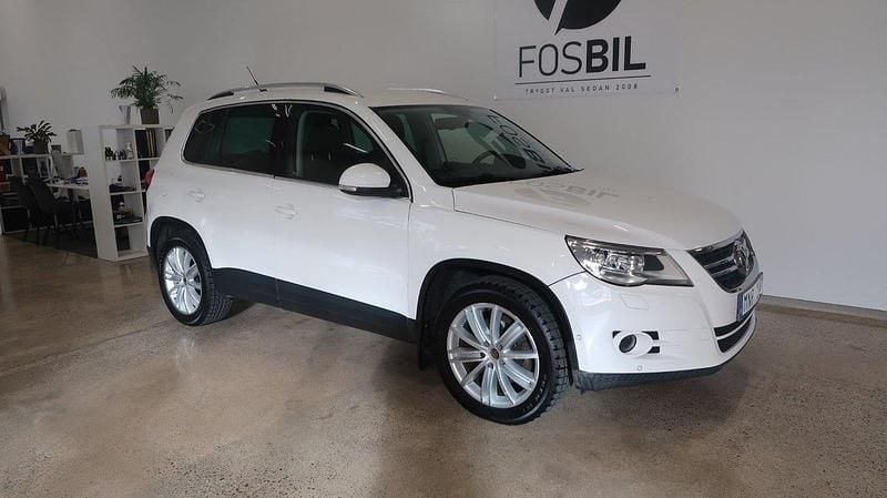 Vit Begagnad 2008 VW Tiguan Sport SUV | 69 900 kr (Marknadspris) - Bild 1/3