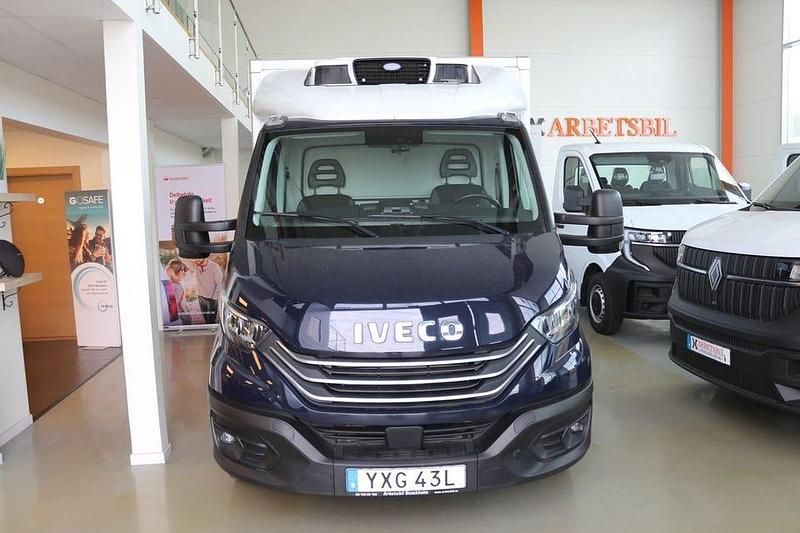 Begagnad Iveco Daily 136 HK (100 kW) 2023 Mörkblå Van
