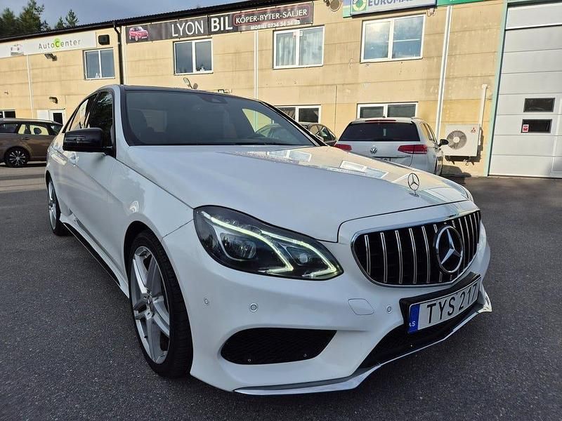 Vit Begagnad 2014 Mercedes E220 AMG Sedan | 139 900 kr (Marknadspris) - Bild 1/4